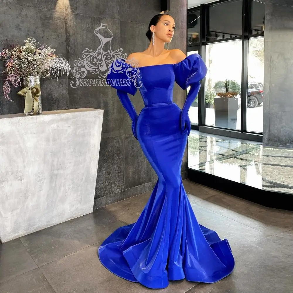 Женское вечернее платье с юбкой годе синее длинное открытыми плечами и пышными