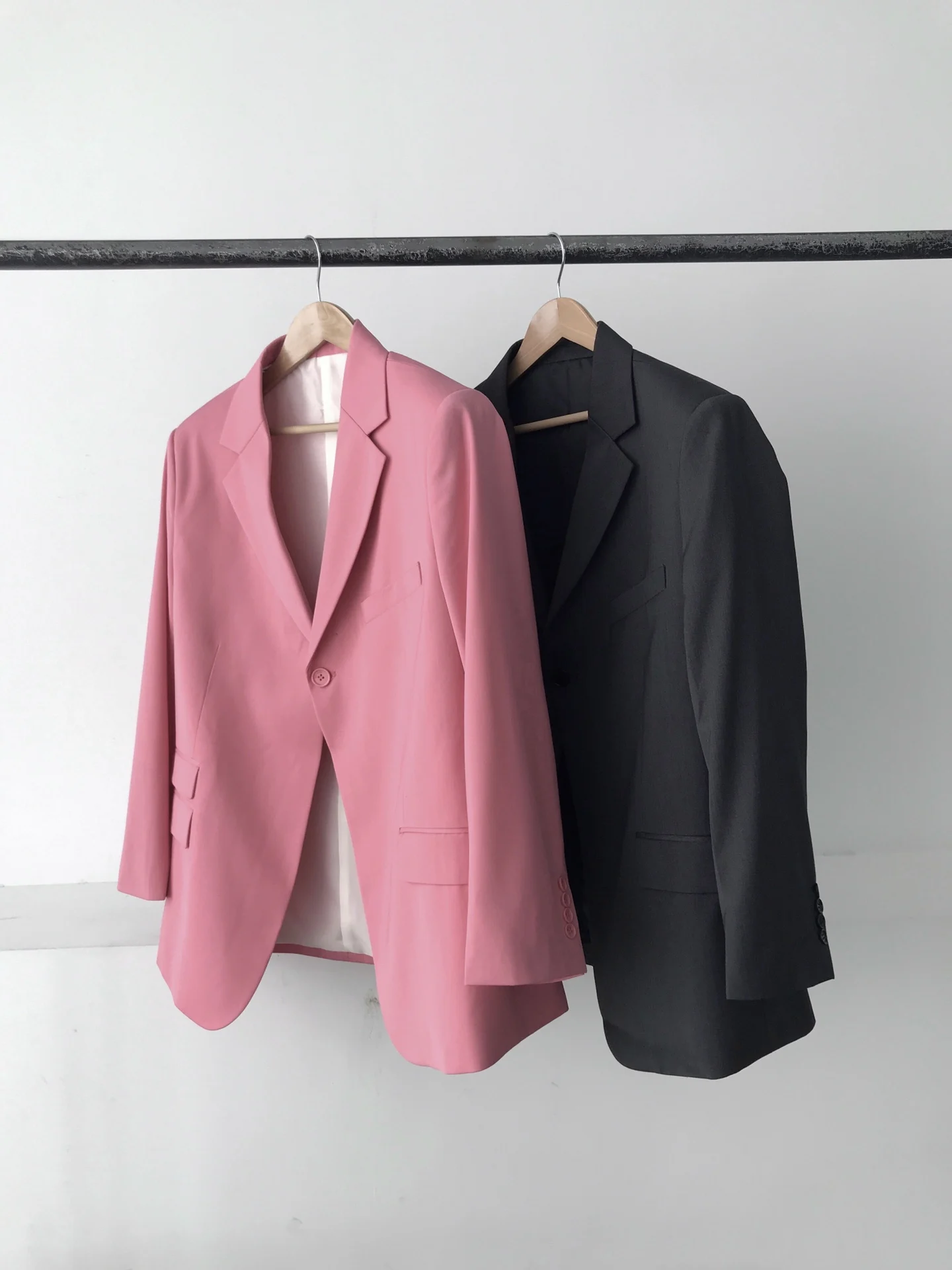 

2021 We11done Новые поступления черного и розового повседневного костюма куртка для женщин и мужчин костюм для пары винтажный Модный костюм боль...