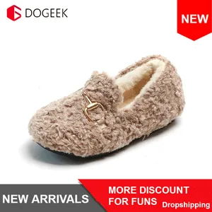 Новая модная детская зимняя обувь для девочек, туфли в стиле Принцесса из замши из материала на основе хлопка; Плюшевые Теплые маленьких обувь с узором в горошек; Детские носки