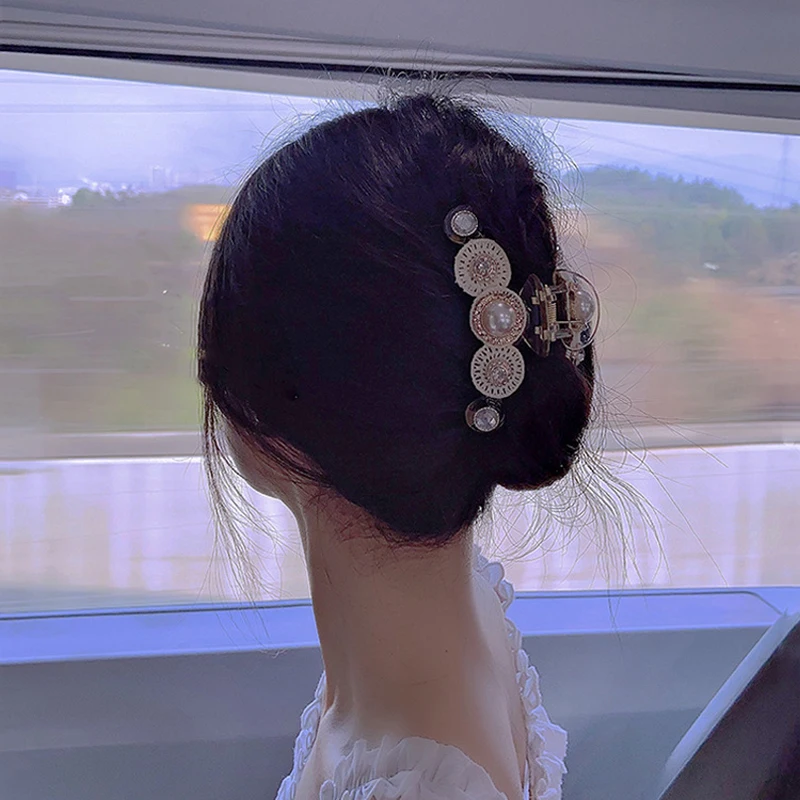 

Acrylic Hair Claws Pearl Claw Clips For Women Large Size Barrette Crab Ladies Fashion Crystal Hair Accessories