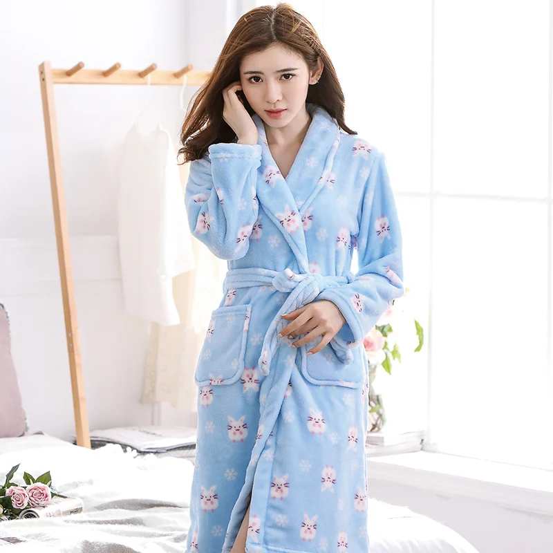 Халат женский утепленный зимний бархатный длинный для отдыха разных