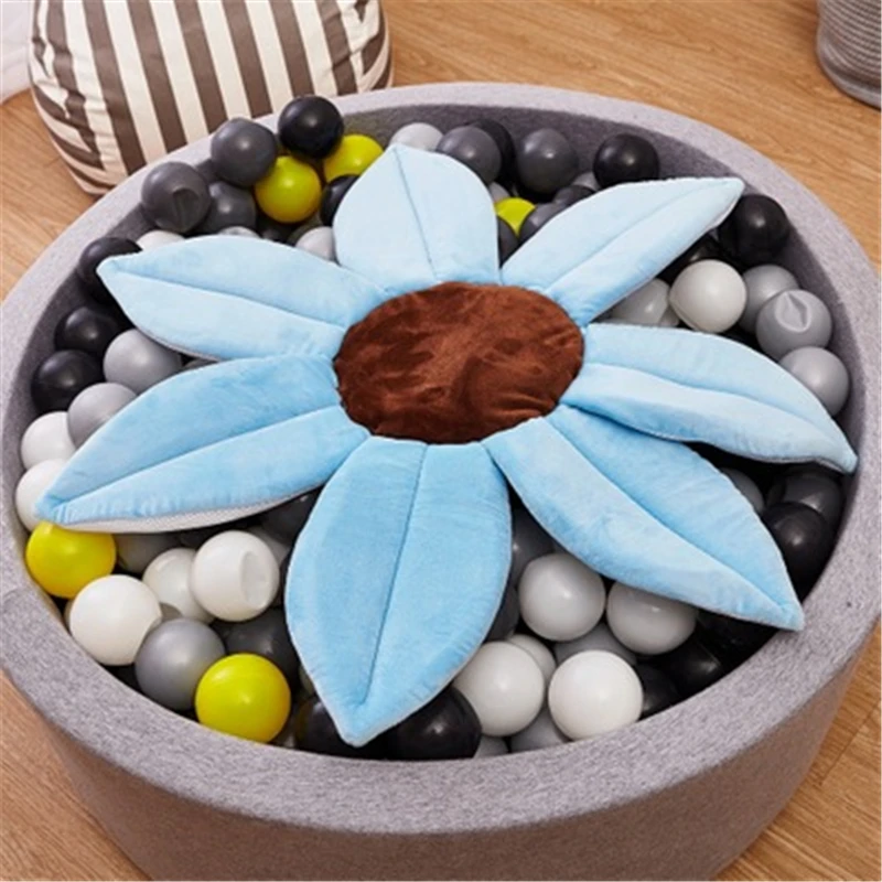 Детский фон для фотосъемки с изображением сидящего лепестка ванной комнаты в