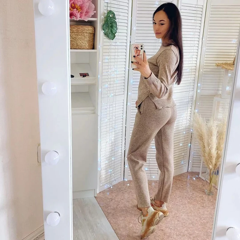 Женский спортивный костюм из 2 предметов вязаный пуловер и эластичные штаны