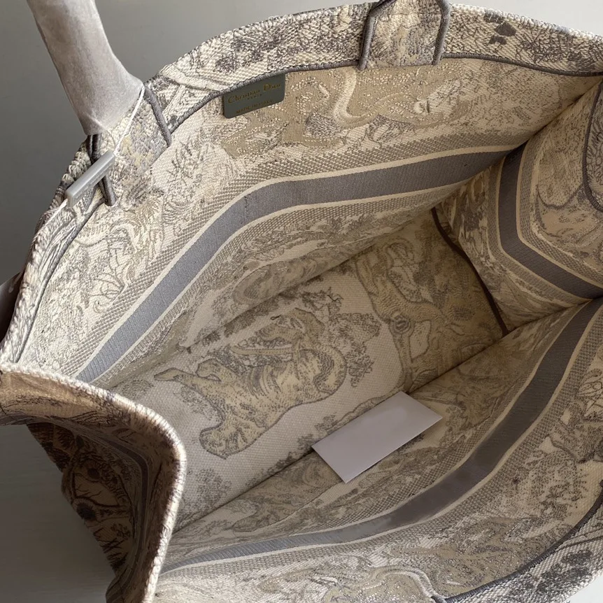 

Book Tote brand luxury designer handbag 2021 new embroidery tiger shopping bag canvas tote handbag large capacity mommy handbag