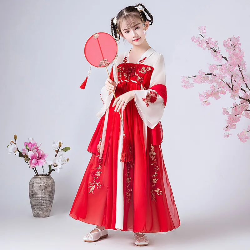 Китайское платье чонсам для девочки держащей букет невесты на свадьбе подружки