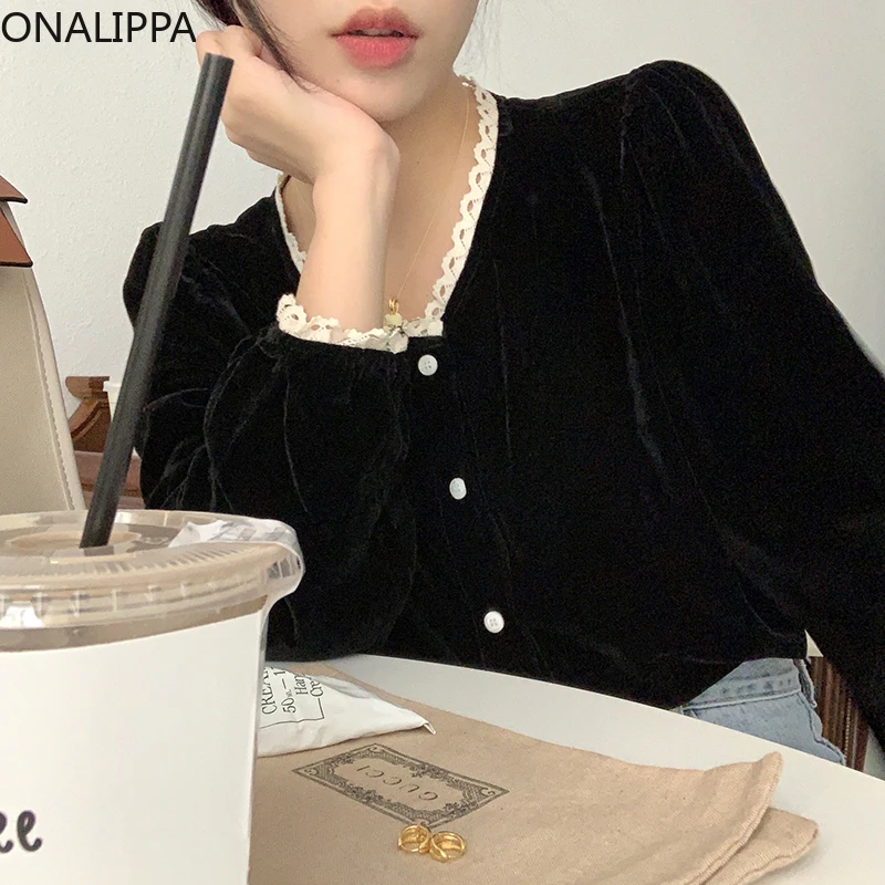 

Onalippa 2021 Early Autumn Women Gentle Temperament Round Neck Lace Stitching Single-Breasted Loose Long-Sleeved Velvet Shirt