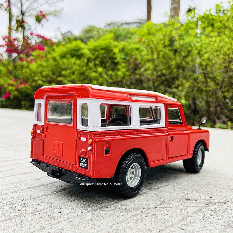 Модель автомобиля из сплава Bburago 1:24 Land rover Series 2 декоративная коллекция игрушечные