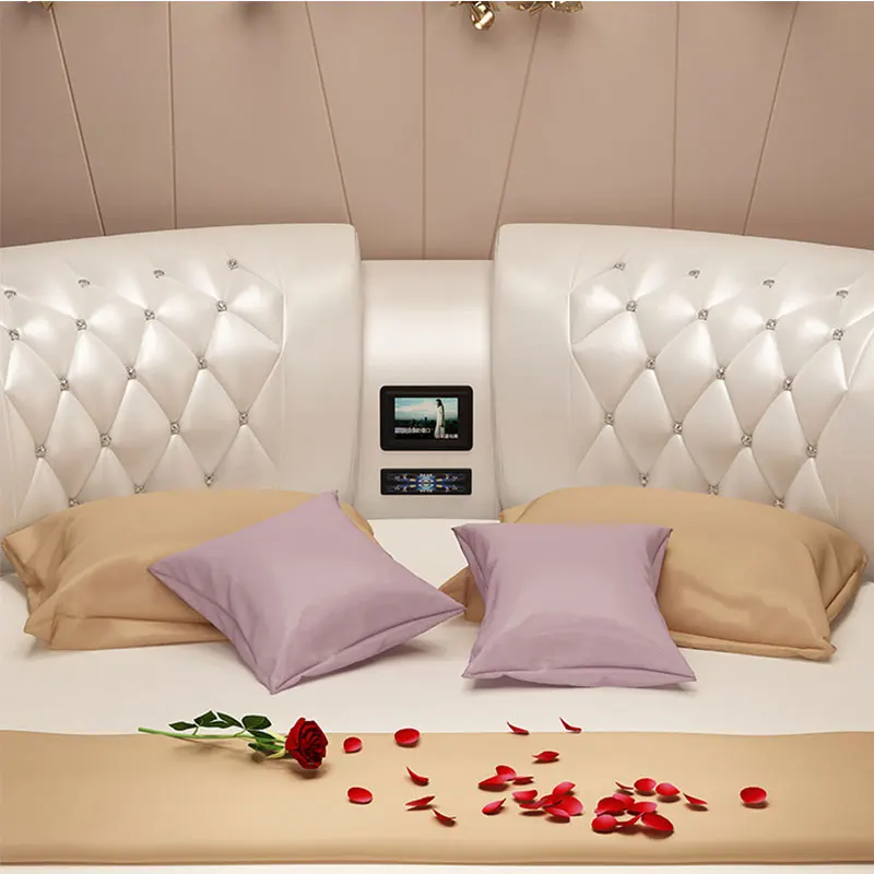 Спальня современного дизайна многофункциональная с телевизором и динамиком