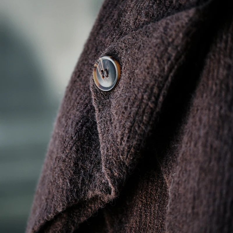 Художественный свободный и универсальный свитер MICOCO M5228 с боковыми пуговицами