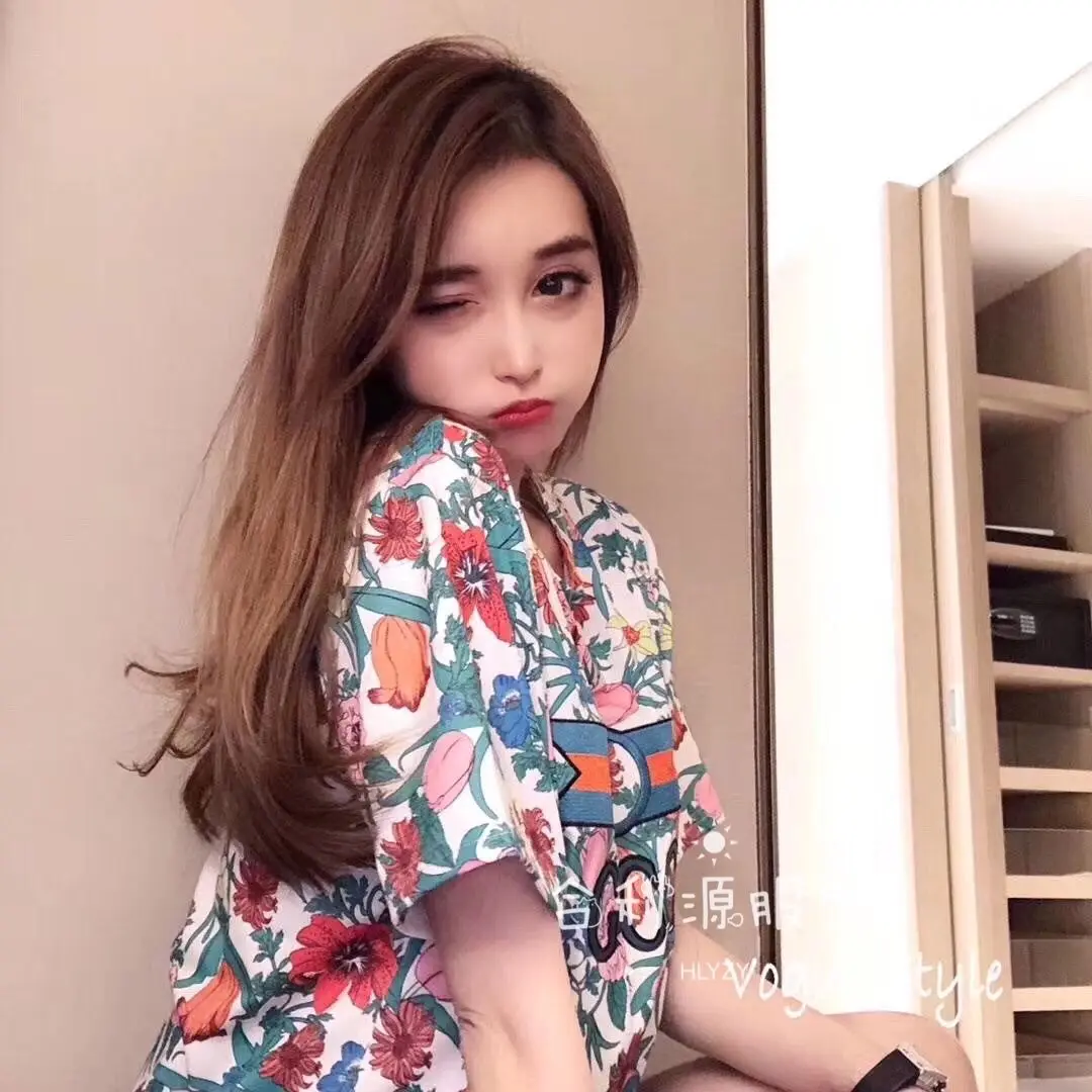 

Short sleeve women's full body printed T-shirt for female students