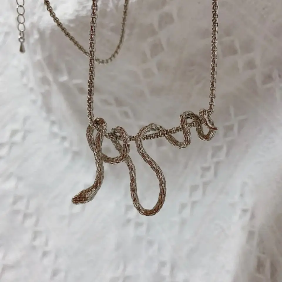 

Women Snake Necklace Fashion Silver Color Snake Pendant Necklace for Gothic Punk Style Chain Necklace Female Jewelry Accessories