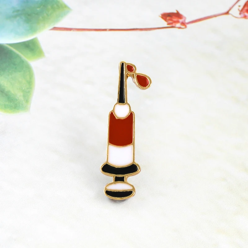 Брошь в виде медицинского шприца забавная уникальная эмалированная булавка для