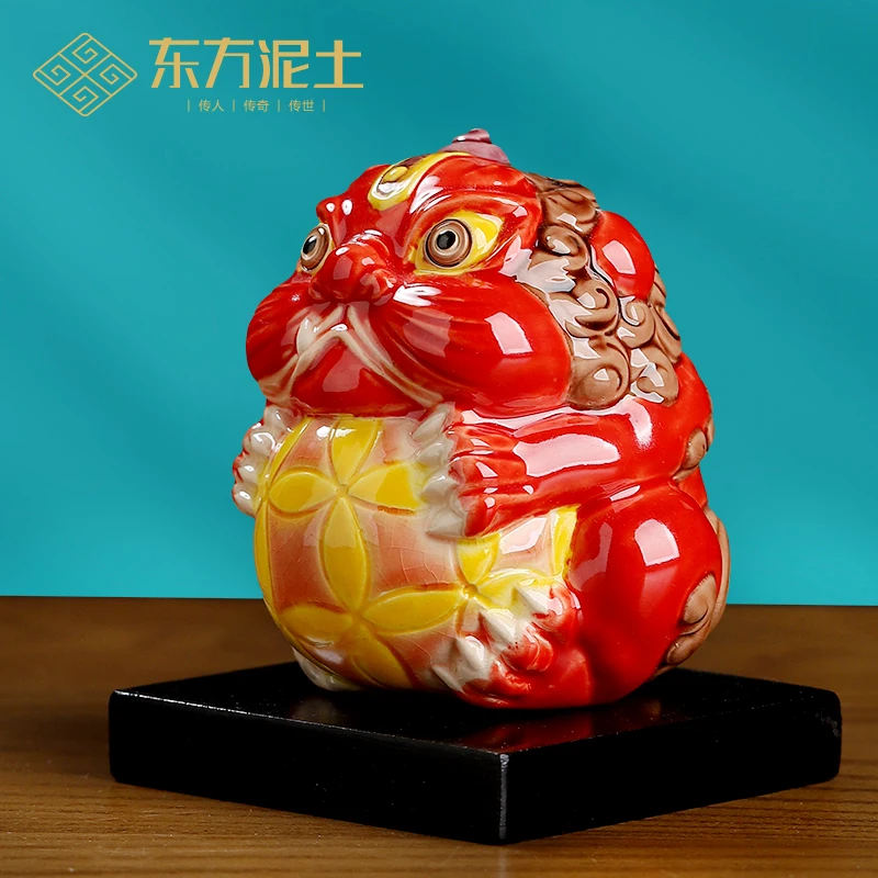 

Oriental clay painted pottery lucky Lion Travel Tang lion ornament Guochao new Chinese festive ceramic animal ornaments