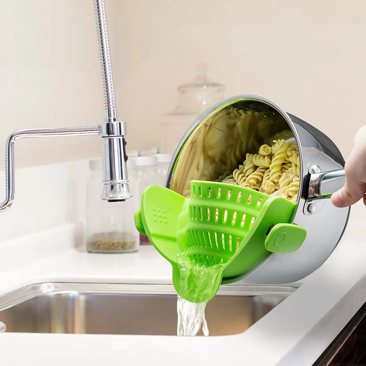 

Kitchen Gizmo Snap N Strain Strainer, Clip On Silicone Colander, Fits all Pots and Bowls - Lime Green