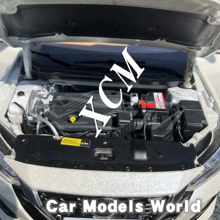 Литая под давлением модель автомобиля для Sylphy 1:18(белый)+ маленький подарок