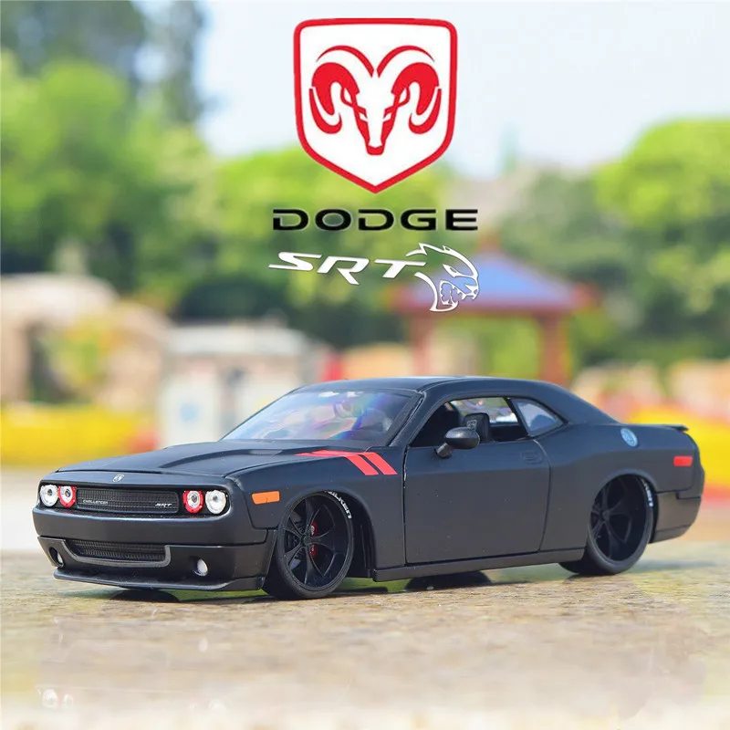 Модель автомобиля Maisto 1:24 Dodge Challenger 2008 из модифицированного сплава коллекционная