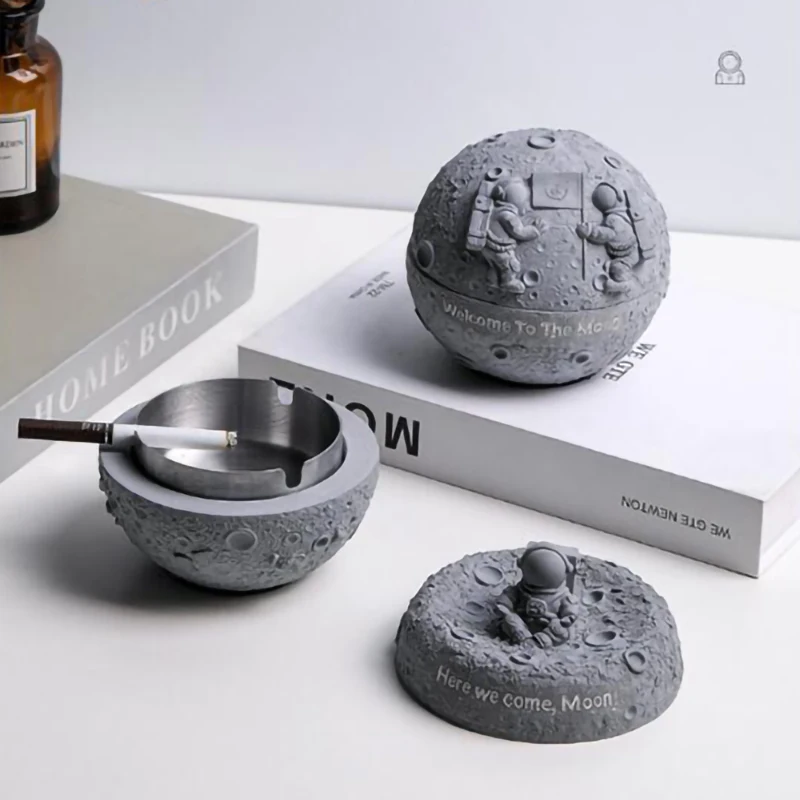 

Creative Astronaut Moon Ashtray Cement Metal Large-capacity Portable Car Anti-ash Ashtray Home Decoration Crafts