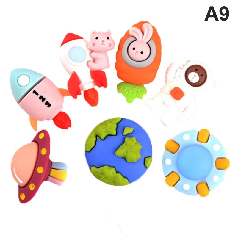 

10pcs Cute Space Astronaut Rocket Planet KeyChain Spaceman Universe Metal Key Ring for Men Women Anime Car Accessories