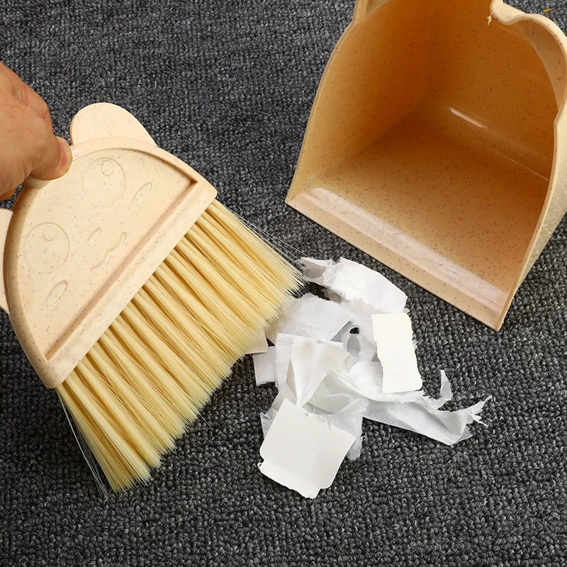 Набор из щетки и пылесборника в картонной коробке детская креативная Настольная