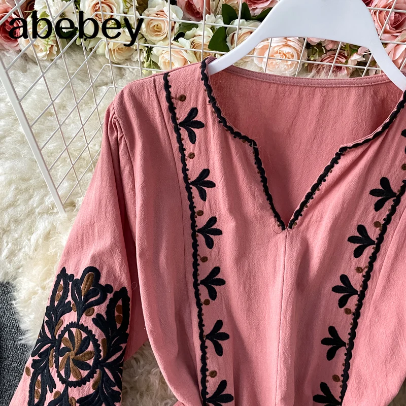 

Bohemian Embroidery Dress Women Retro V Neck Puff Sleeve Lace Up A-line Dress Spring Fashion Vacation Beach Midi Dress