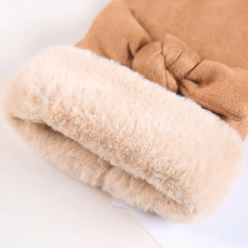 

Suede ladies gloves keep warm plus velvet cartoon cute version of tson gloves.