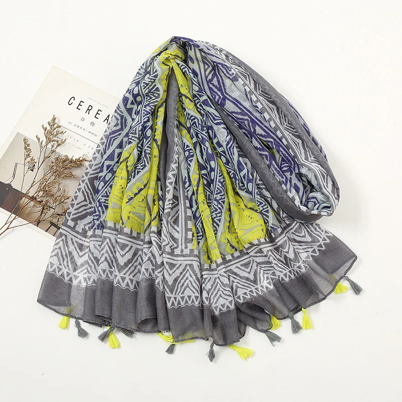 Шаль с геометрическим принтом и кисточками зимний женский шарф из вискозы 2021