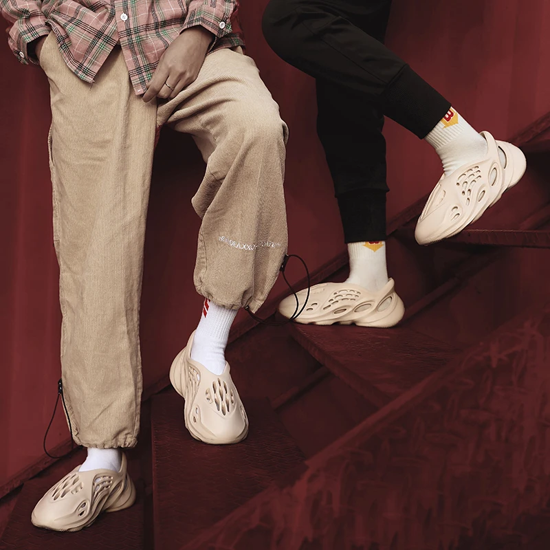 

CRLAYDK Fashion 2021 Hot Couple Sandals Outdoor Beach Men Women Rubber Shoes High Quality Breathable Slippers Sandalia Hombre