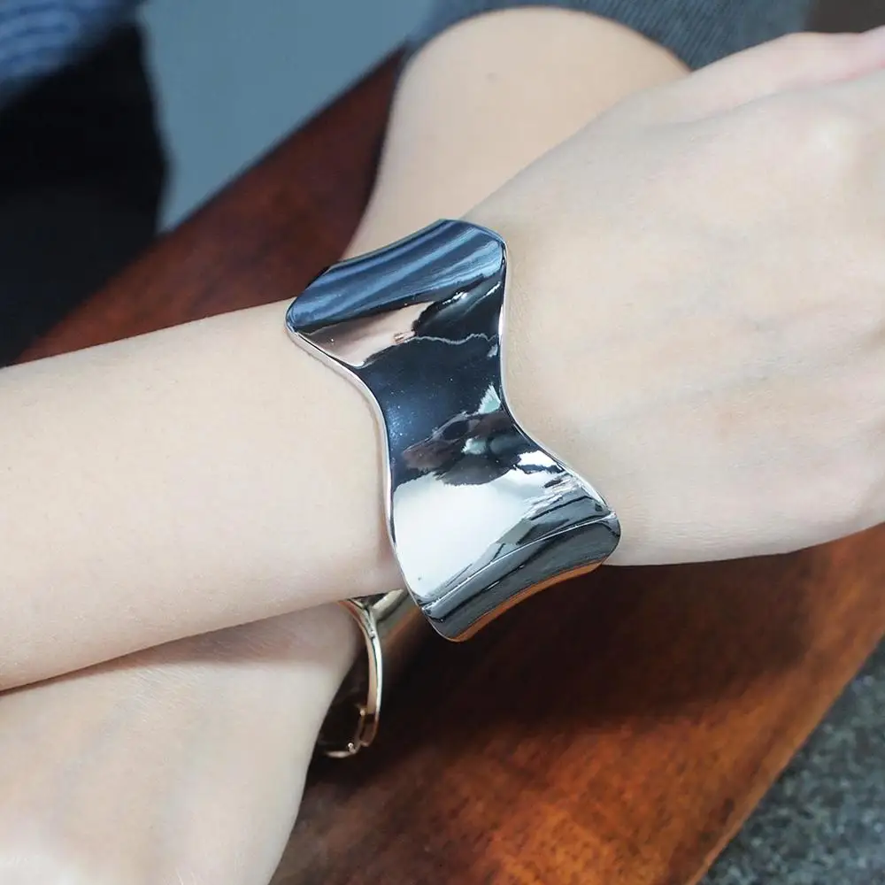 Женский браслет с геометрическим рисунком MANILAI массивный металлический на