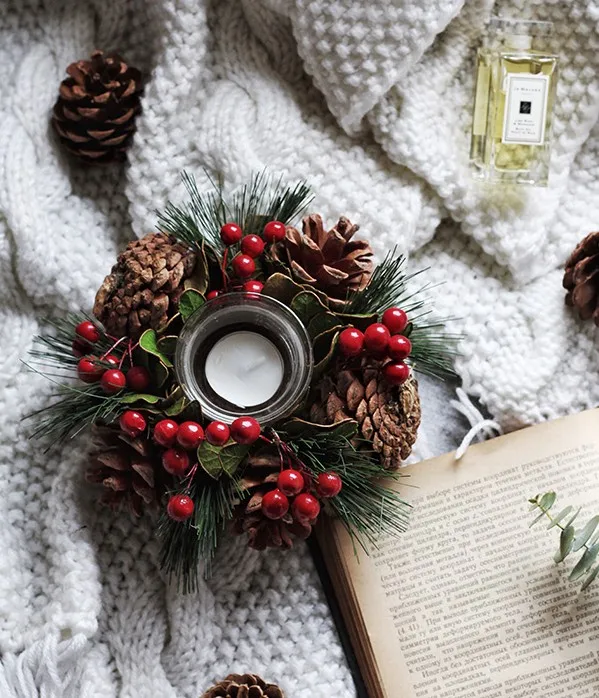 Рождественские подсвечники ручной работы красные ягоды сосновые шишки