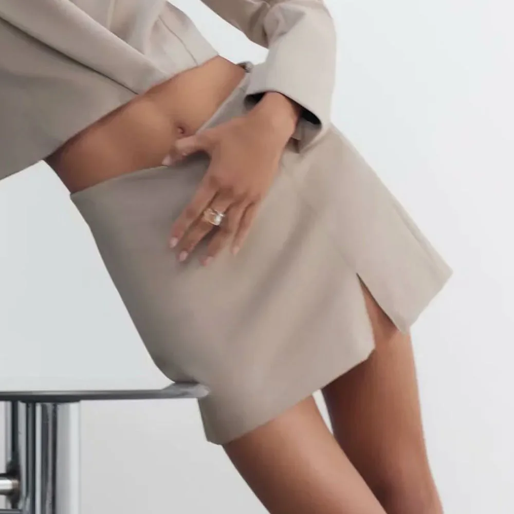 

2021 Skirt Mini High-waisted women's split, simple, western style, new spring, solid color, all-match fashion skirt