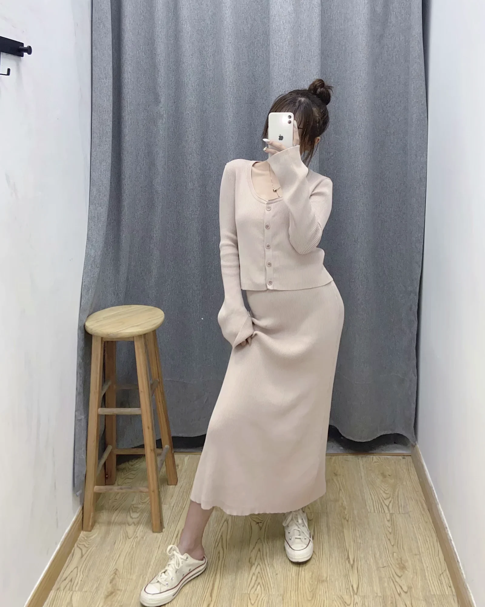 

Solid ribbed knit skirt with slim waist