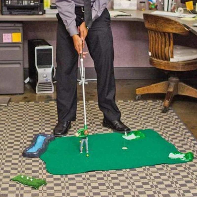 

Мини-игра для гольфа в помещении, Мужская мини-игра для гольфа в помещении, набор для мини-гольфа с маленьким парнем, прикрепленным к гольф-к...