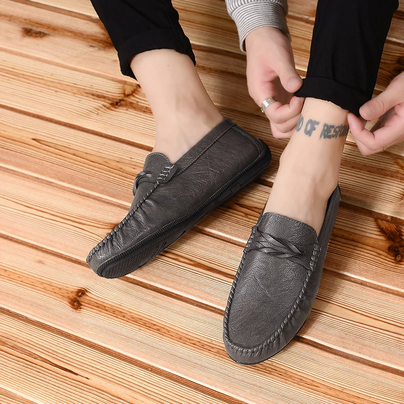 

2020 Fashion Men Casual shoes Leather Black Solid Leather Driving Moccasins Gommino Slip on Flats Men Loafers Shoes Male shoes