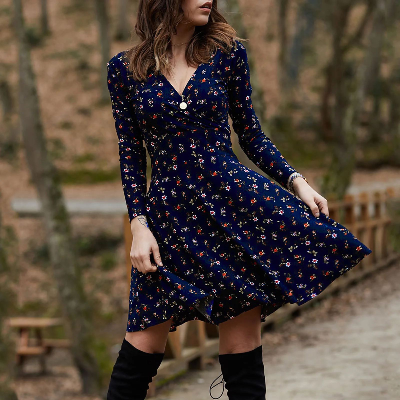 

2021 new dress spring floral long-sleeved sexy V-neck dress with large swing dress
