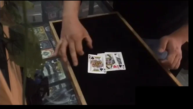 

Three Card Change Magic Tricks Playing Cards Poker Magia Close Up Magie Instant Card Change Cagica Mentalism Gimmick Props