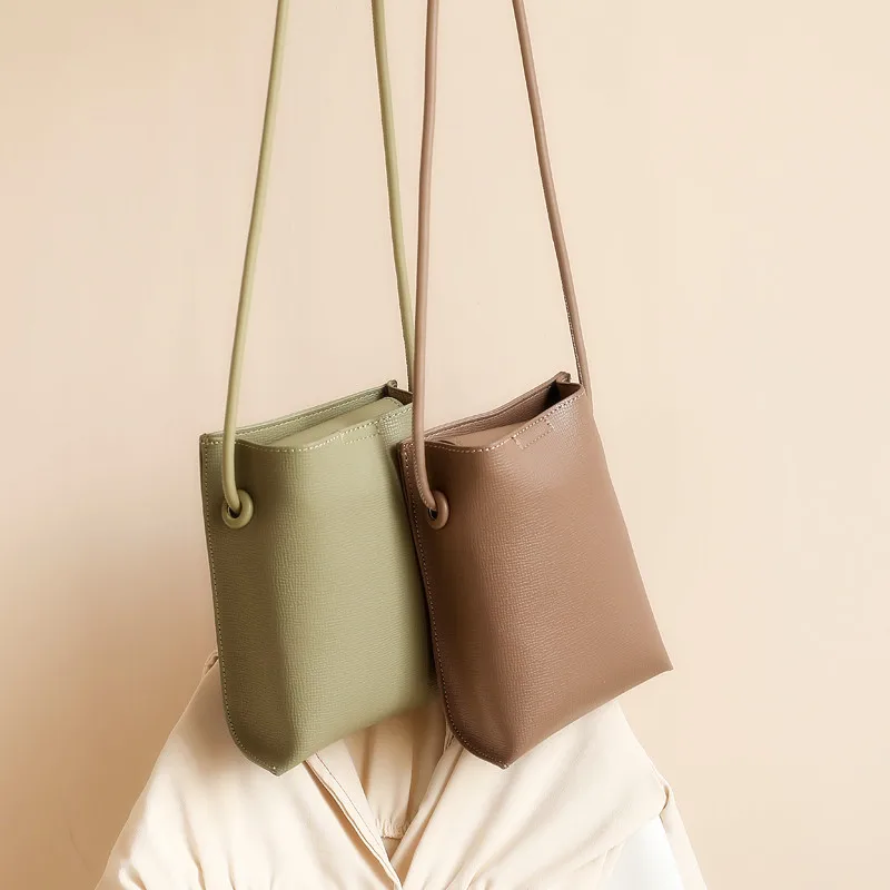 

2021 Luxury Designer Handbag New Vertical Mobile Phone Bag Fashion Simple Small Shoulder Bag Japanese Mini Diagonal Small Bag