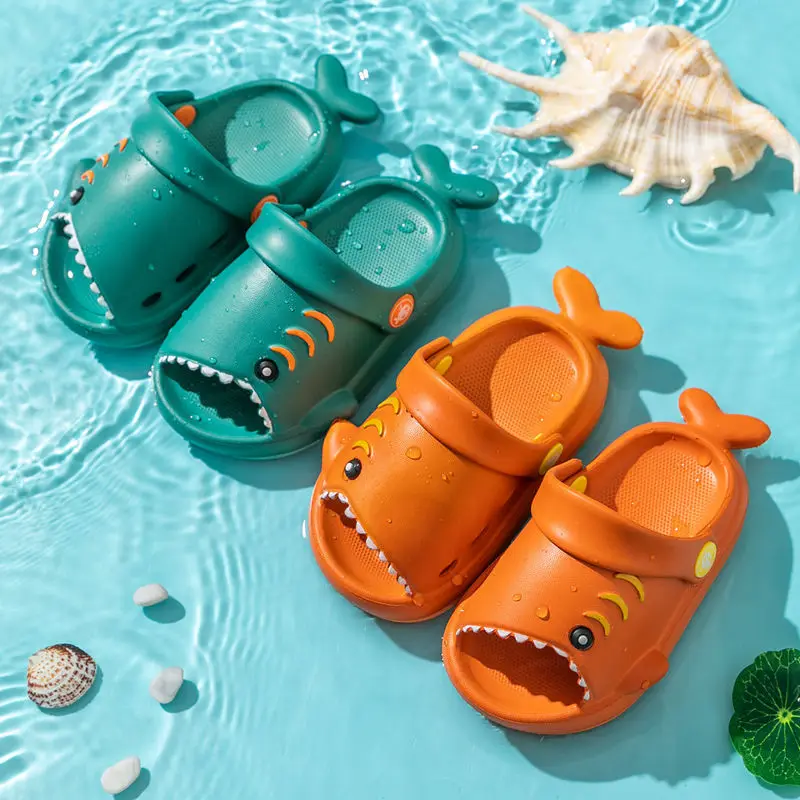 

2021 Interesting Green Peep Toe Children Garden Shoes Shark Cartoon Kids Clogs Non-Slip Comfort Unisex Garden Shoe