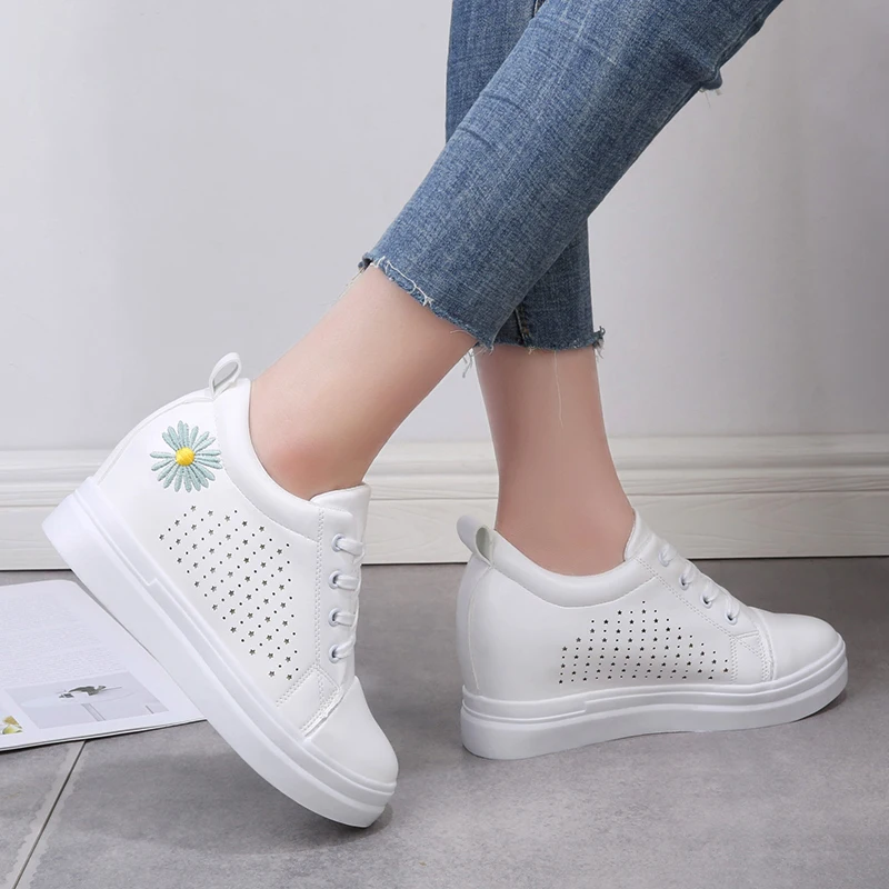 Повседневная обувь для женщин Лидер продаж Женская на скрытой танкетке Модная