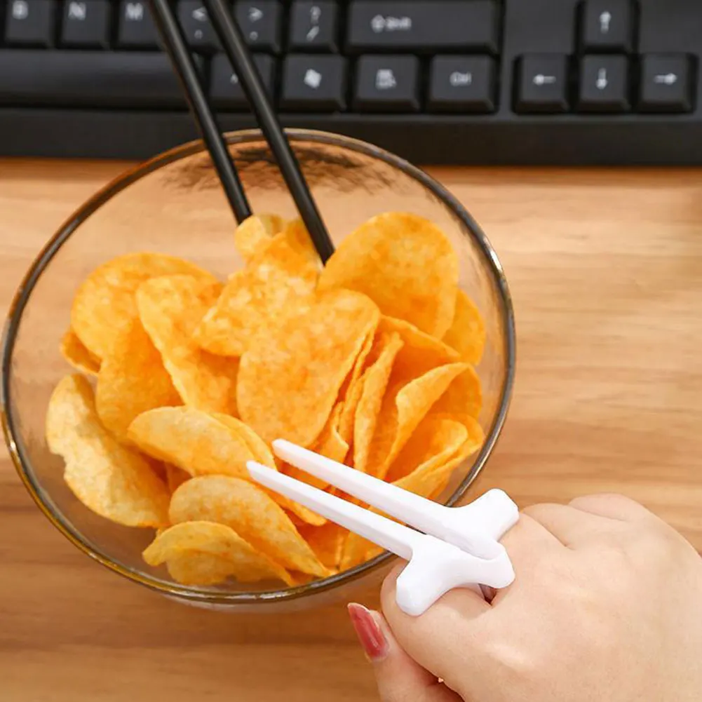 

3PCS Play Game Finger Chopsticks Lazy Assistant Chopstick Holder Snacks Not Dirty Hand Accessory Plastic Snack Food Tong Clamps
