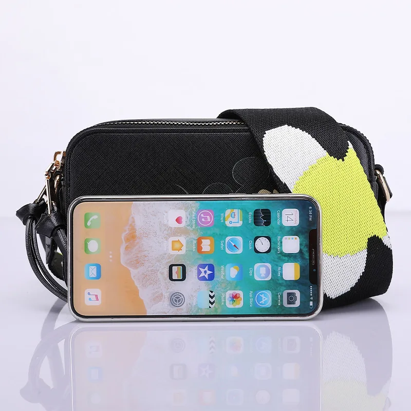 

Disney hot style fashion high-quality texture Mickey Mouse cartoon ladies one-shoulder messenger handbag