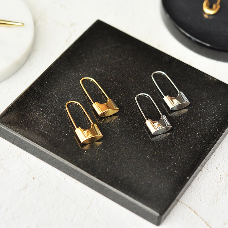 

Minimalist Unique Design Gold Sliver Color Lock Hoop Earrings for Women Delicate Small Safety Pin Metal Earrings