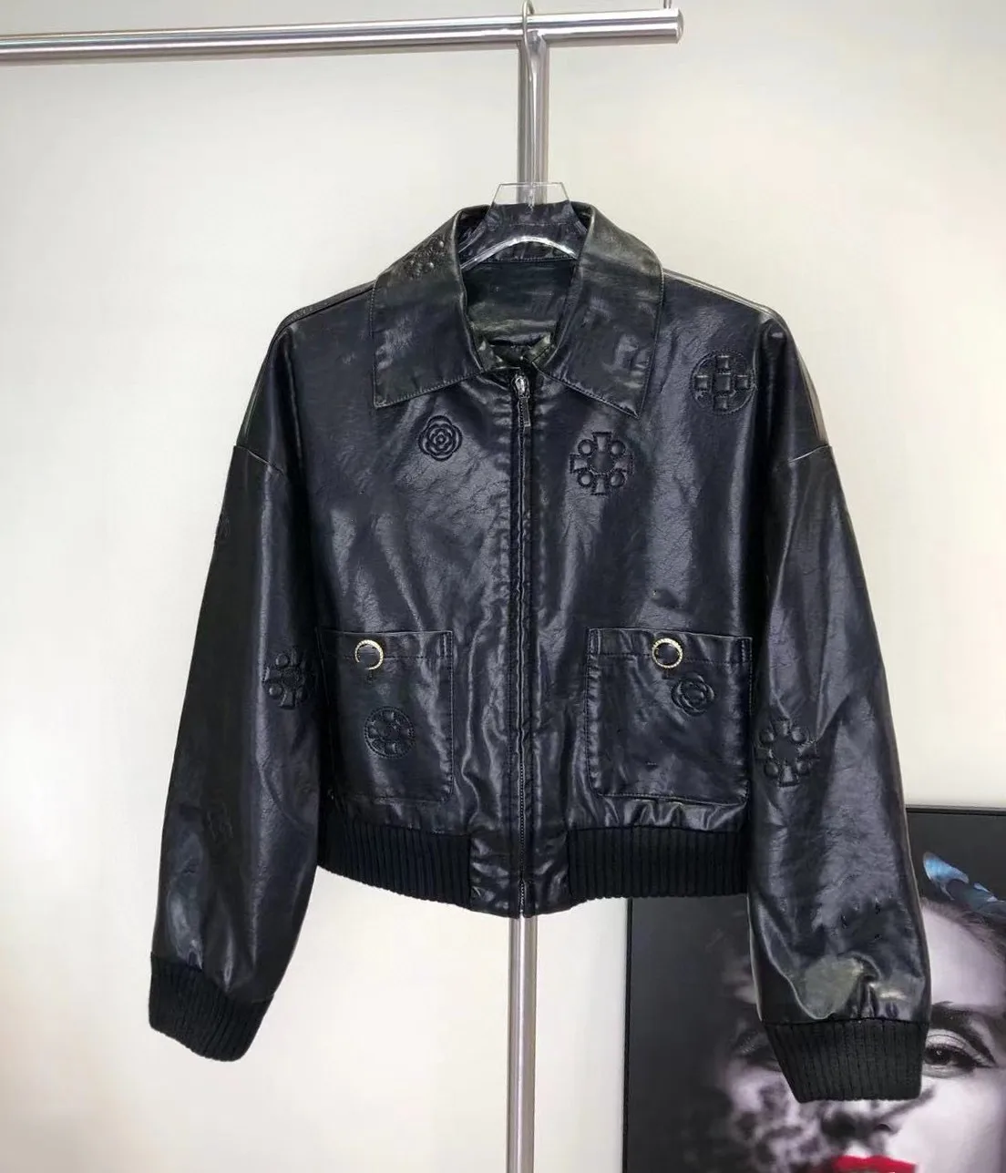 

2021 autumn and winter women's new leather jacket jacket skirt suit short version high-class atmosphere, very good-looking