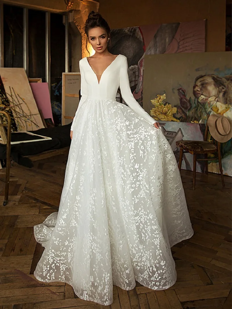 Фото Свадебное платье с v образным вырезом и длинным рукавом атласное свадебное