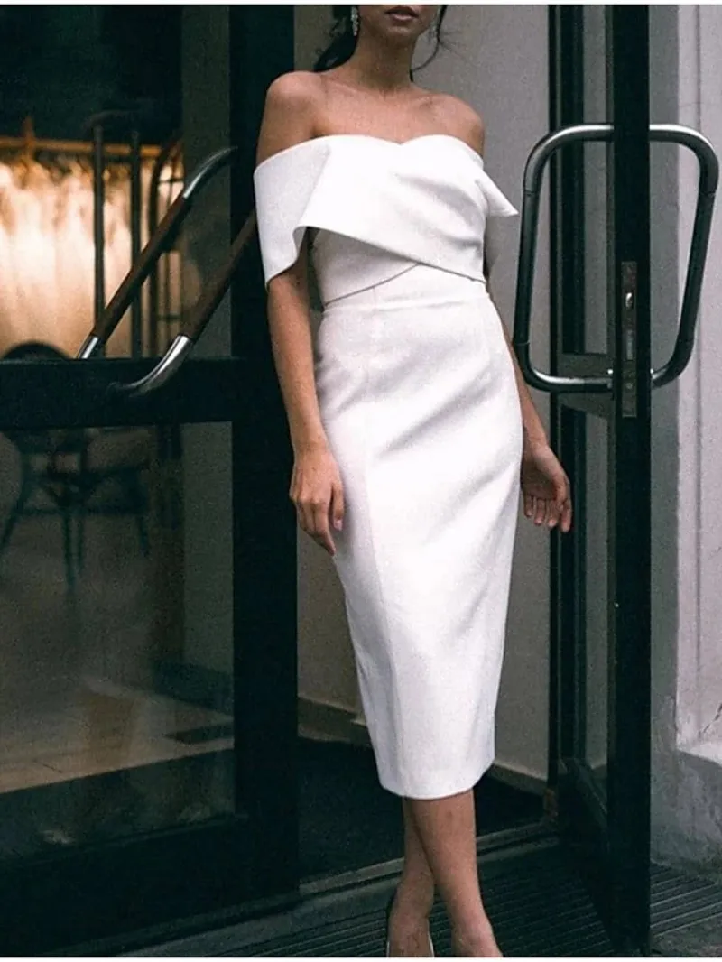

Белое прямое коктейльное платье до середины икры, 2021, с открытыми плечами