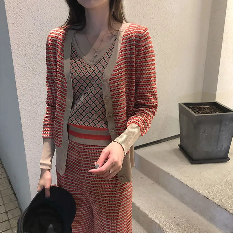 

2021 spring and autumn new Korean fashion casual wide leg pants three-piece cardigan temperament light ripe sweater suit women