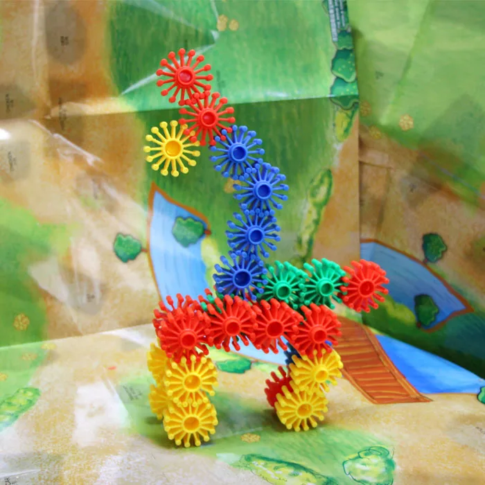 Детский конструктор из пластика развивающая игрушка снежинки с головой ракеты