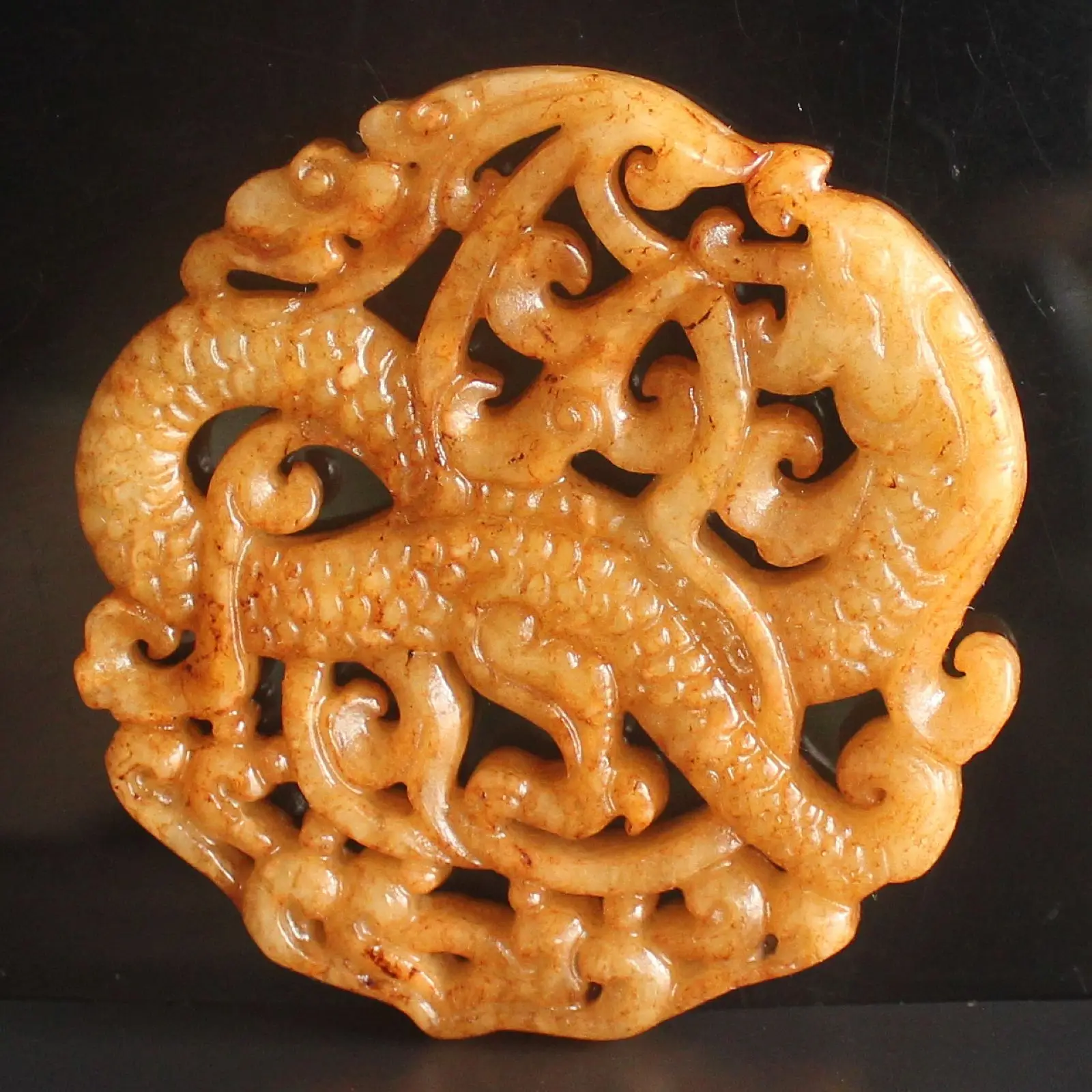 

Подвеска в виде китайского старого Нефритового дракона