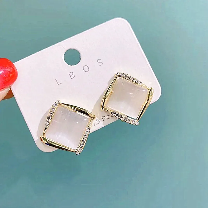 

Женские серьги-гвоздики в Корейском стиле, маленькие квадратные серьги белого цвета, Ювелирное Украшение для женщин, 2021