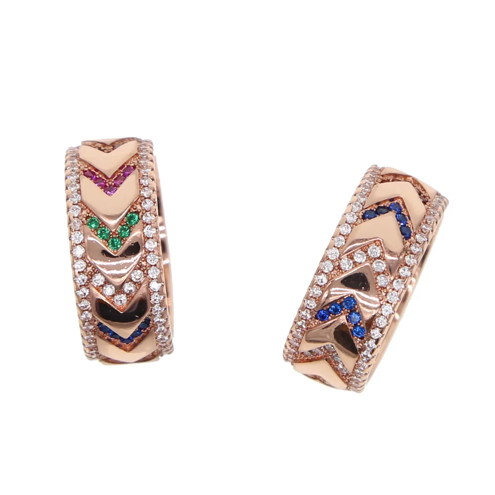 Женское Обручальное кольцо с фианитами золотистого цвета и металлическим