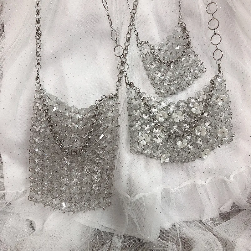 Прозрачная женская сумка с кристаллами и бусинами открытая круглая на цепочке